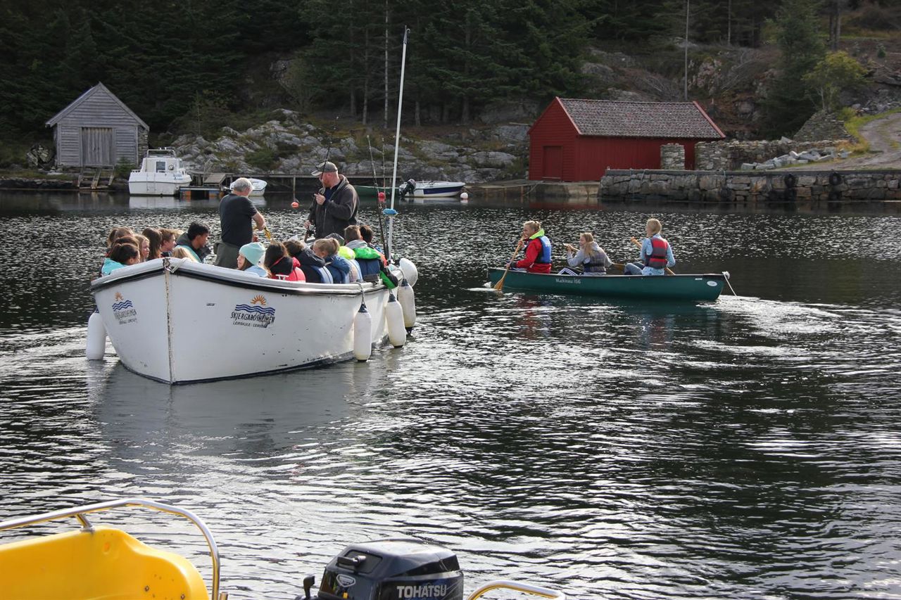 Båt og kano i Øygarden